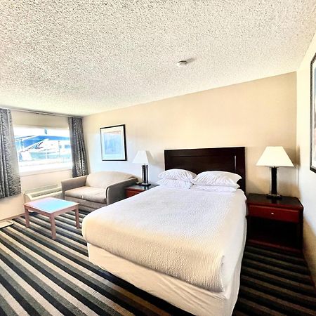 Royal Hotel ロイドミンスター エクステリア 写真